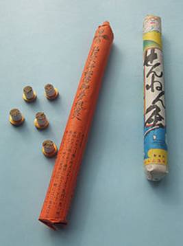 https://upload.wikimedia.org/wikipedia/commons/thumb/6/6a/Stick-on-moxa-rolls-japan.jpg/220px-Stick-on-moxa-rolls-japan.jpg
