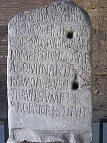 https://upload.wikimedia.org/wikipedia/commons/thumb/b/b7/Rome_Colosseum_inscription_2.jpg/200px-Rome_Colosseum_inscription_2.jpg