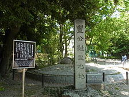 https://upload.wikimedia.org/wikipedia/commons/thumb/1/1e/Monument_of_Toyotomi_Hideyoshi_birthplace.jpg/220px-Monument_of_Toyotomi_Hideyoshi_birthplace.jpg