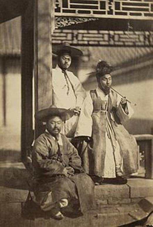https://upload.wikimedia.org/wikipedia/commons/thumb/9/9a/Koreans_oldest_pic_3.jpg/220px-Koreans_oldest_pic_3.jpg