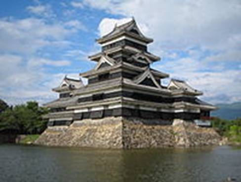 https://upload.wikimedia.org/wikipedia/ja/thumb/a/aa/Keep_of_Matsumoto_Castle.jpg/200px-Keep_of_Matsumoto_Castle.jpg