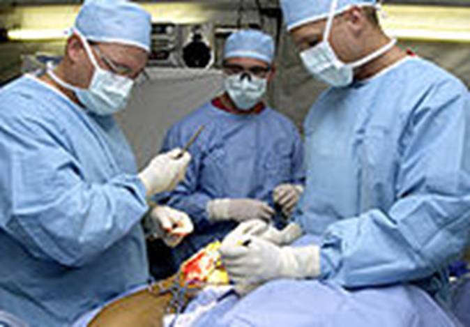 https://upload.wikimedia.org/wikipedia/commons/thumb/0/08/Surgeons_at_Work.jpg/180px-Surgeons_at_Work.jpg