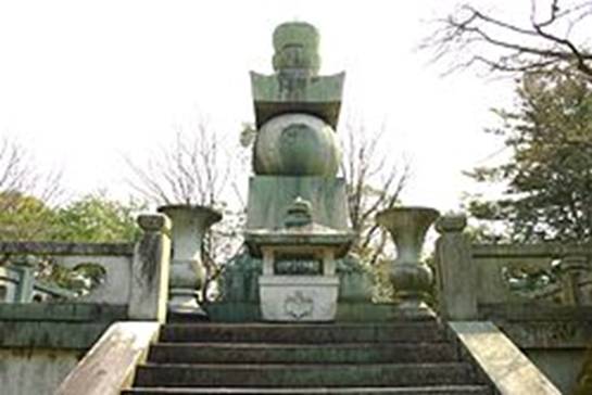https://upload.wikimedia.org/wikipedia/commons/thumb/2/20/Houkokubyo.jpg/250px-Houkokubyo.jpg