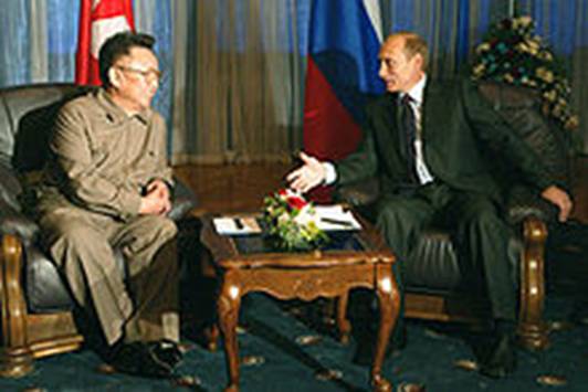 https://upload.wikimedia.org/wikipedia/commons/thumb/1/1b/Vladimir_Putin_with_Kim_Jong-Il-4.jpg/220px-Vladimir_Putin_with_Kim_Jong-Il-4.jpg