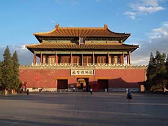 https://upload.wikimedia.org/wikipedia/commons/thumb/a/a7/Forbidden_City_Beijing_Shenwumen_Gate.JPG/270px-Forbidden_City_Beijing_Shenwumen_Gate.JPG