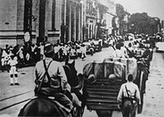 https://upload.wikimedia.org/wikipedia/commons/thumb/c/c4/Japanese_troops_entering_Saigon_in_1941.jpg/220px-Japanese_troops_entering_Saigon_in_1941.jpg