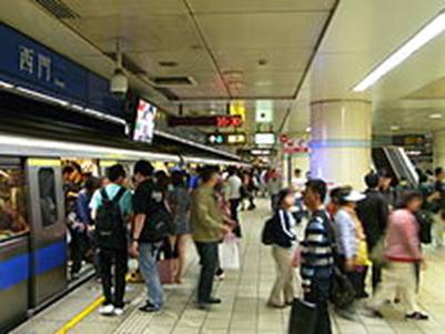 https://upload.wikimedia.org/wikipedia/commons/thumb/b/b1/Platform_1_in_Ximen_Station.JPG/220px-Platform_1_in_Ximen_Station.JPG