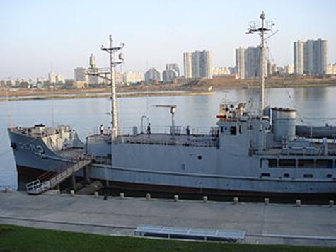 https://upload.wikimedia.org/wikipedia/commons/thumb/4/46/USS_Pueblo_1.JPG/320px-USS_Pueblo_1.JPG