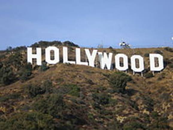 https://upload.wikimedia.org/wikipedia/commons/thumb/0/0a/Hollywood_Sign_PB050006.jpg/220px-Hollywood_Sign_PB050006.jpg