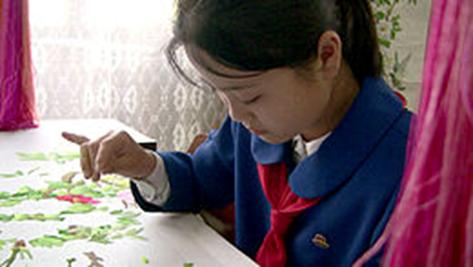 https://upload.wikimedia.org/wikipedia/commons/thumb/6/61/Mangyondae_Schoolchildrens_Palace_in_Pyongyang_04.jpg/260px-Mangyondae_Schoolchildrens_Palace_in_Pyongyang_04.jpg