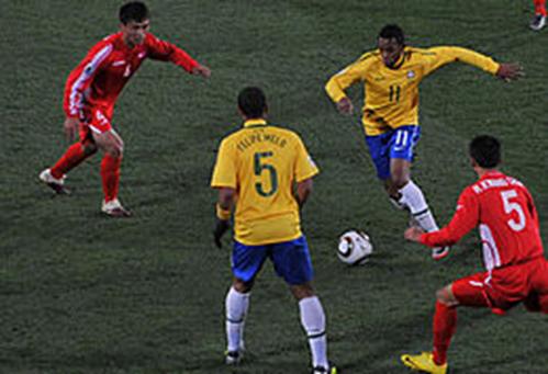https://upload.wikimedia.org/wikipedia/commons/thumb/d/d7/FIFA_World_Cup_2010_Brazil_North_Korea_9.jpg/260px-FIFA_World_Cup_2010_Brazil_North_Korea_9.jpg