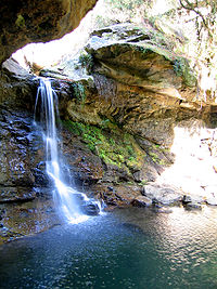 https://upload.wikimedia.org/wikipedia/commons/thumb/0/00/African_waterfall.jpg/200px-African_waterfall.jpg