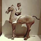 https://upload.wikimedia.org/wikipedia/commons/thumb/b/b2/CMOC_Treasures_of_Ancient_China_exhibit_-_painted_figure_of_a_cavalryman.jpg/143px-CMOC_Treasures_of_Ancient_China_exhibit_-_painted_figure_of_a_cavalryman.jpg