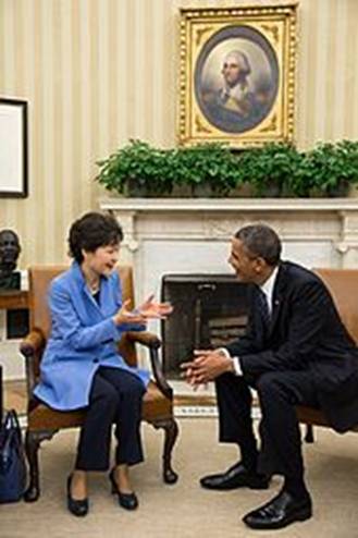 https://upload.wikimedia.org/wikipedia/commons/thumb/7/70/Park_Geun-Hye_meeting_with_Barack_Obama.jpg/170px-Park_Geun-Hye_meeting_with_Barack_Obama.jpg