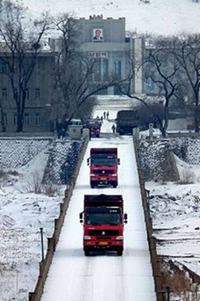 https://upload.wikimedia.org/wikipedia/commons/thumb/6/6c/TumenDaqiao_winter.jpg/220px-TumenDaqiao_winter.jpg
